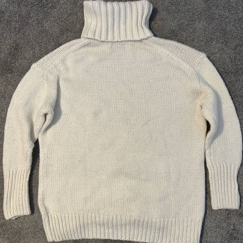 Woman’s size medium American Eagle Sweater